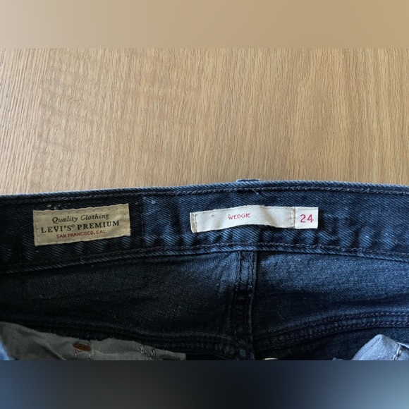 Levi’s| Women’s Wedgie High Rise Jeans, Dark Wash with Spotted Details—Size 24• - Picture 11 of 16